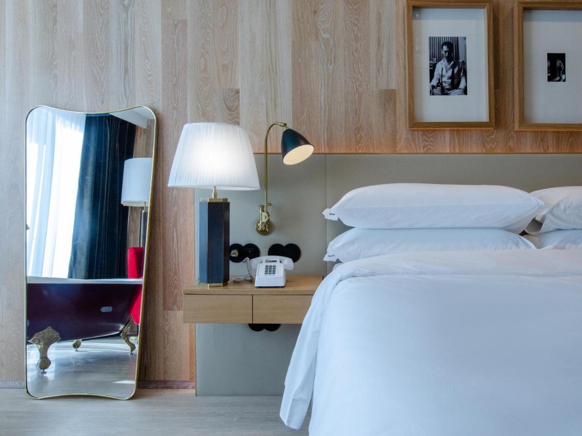 Browns Avenue Hotel Лісабон Екстер'єр фото A bedroom at the Standard East Village