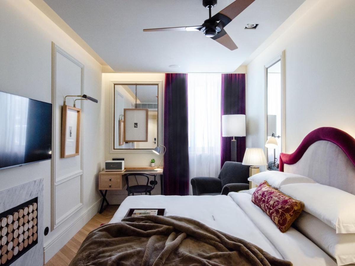 Browns Avenue Hotel Лісабон Екстер'єр фото A bedroom at the Hotel