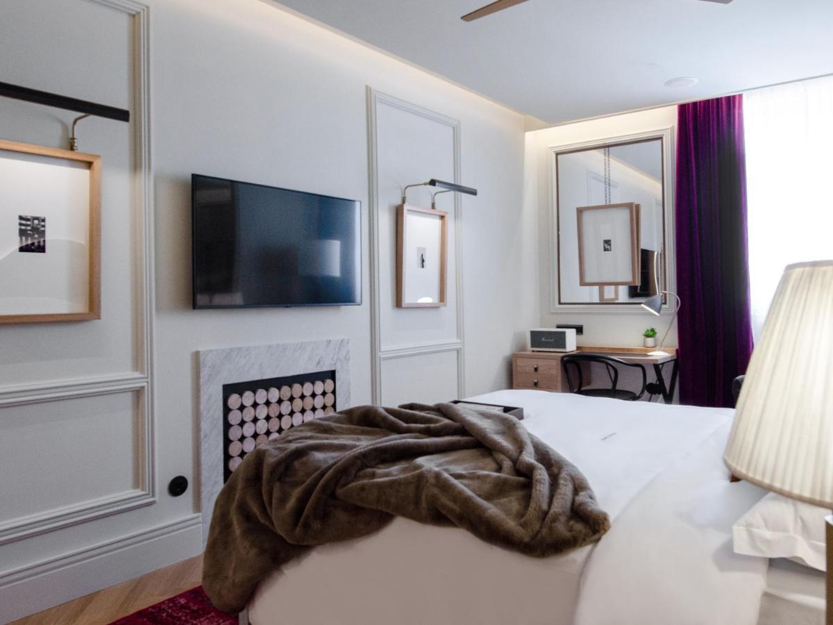 Browns Avenue Hotel Лісабон Екстер'єр фото A room at the hotel