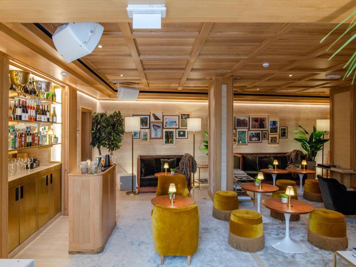 Browns Avenue Hotel Лісабон Екстер'єр фото The bar at the 100 Queen's Gate