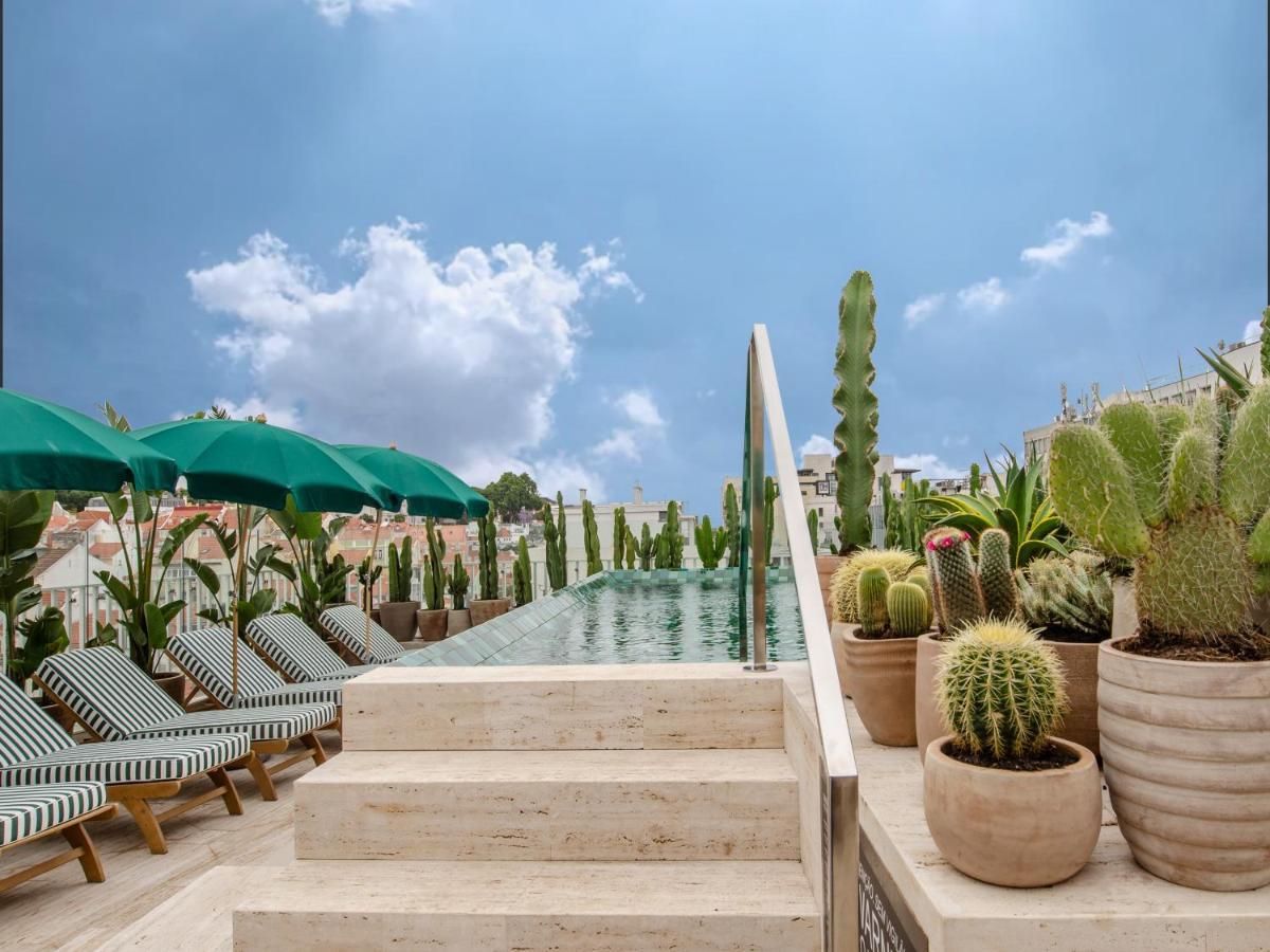 Browns Avenue Hotel Лісабон Екстер'єр фото The rooftop pool at the hotel